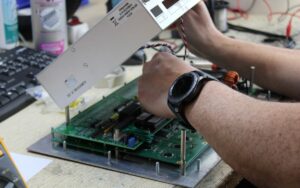 Comment SEIA Électronique assure des réparations rapides et fiables pour limiter les arrêts de production